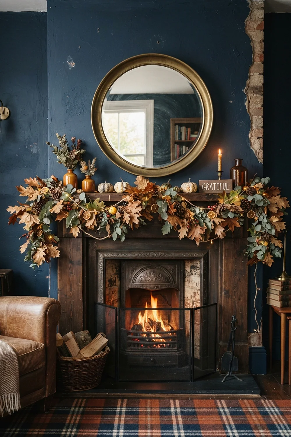 Mantel garland of dried leaves