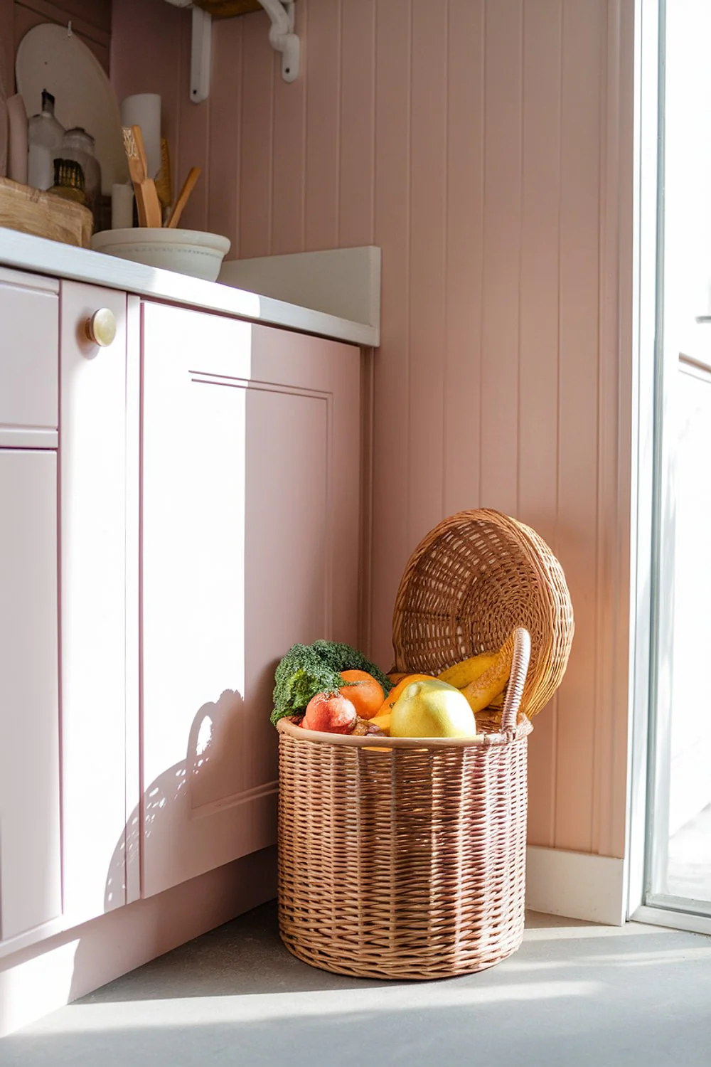 Lidded wicker baskets